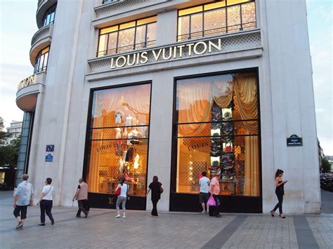 outlet louis vuitton paris